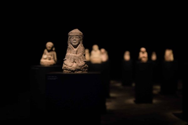 How Might Holographic Data Storage Revolutionize Big Data Management?